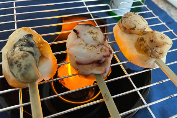 魚介の旨みが口に広がる、南三陸からの贈り物。常識を覆すごちそう笹かまぼこ「秘伝・炙り笹セット」