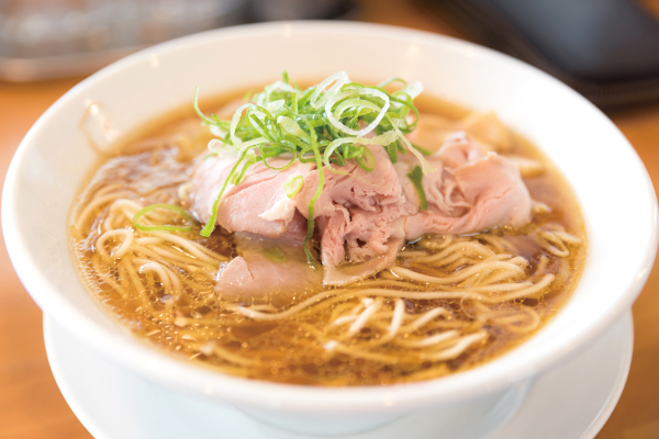 能登の魚介の風味が凝縮した一杯。コク旨「いしりらーめん」と伝統魚醤「いしり」