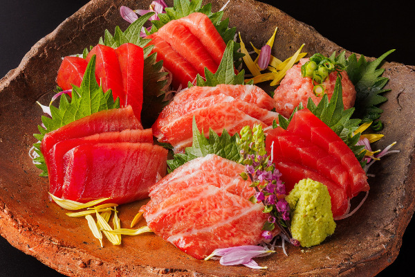 超低温冷凍保存で実現！鮮度抜群のおいしさ「世界の海のまぐろを食べ比べ ごちそうセット」と「アイスバーグサーモン」