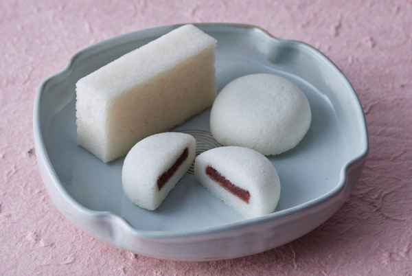 薩摩藩主が愛し、いまも地元で愛され続ける創業170年の味。ふわふわ、しっとり「かるかん」と「かるかん饅頭」