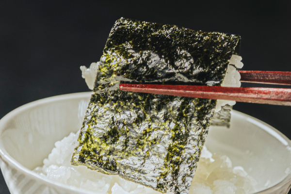 味付海苔の最高峰！有明海一番摘みの上質な海苔と化学調味料なしの自慢のだしで、一口からとろけるうま味