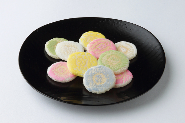 箱を開けた瞬間、ときめく。京菓子の老舗「末富」が贈る、美しいふやきせんべい「京ふうせん」