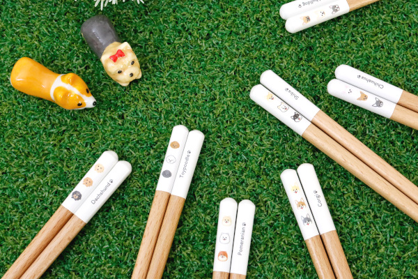 食卓で愛犬と目が合う幸せ。25種の犬種に出会えるお箸「mimi」シリーズと癒やしの「箸置」
