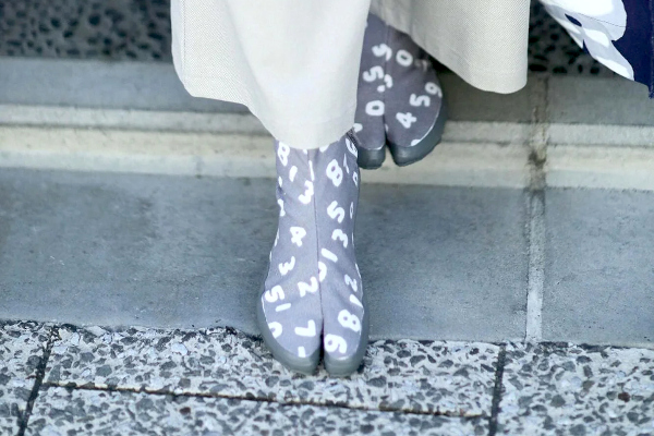 ポップでかわいい「地下足袋」!?和装文化を自由に楽しむモダンなテキスタイルデザイン