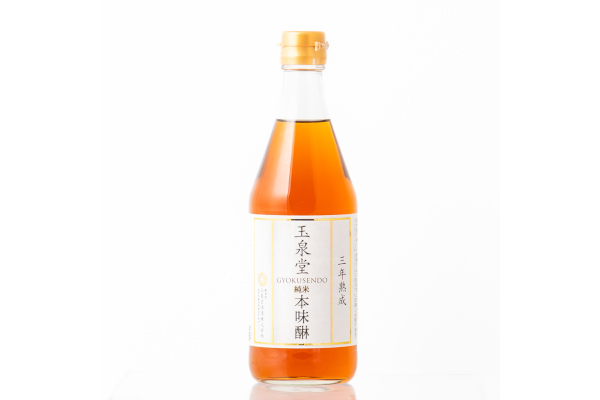 本みりんひとさじで加わる照りとコク！いつもの煮物が料亭の味に。200年の伝統の製法とこだわりの極上米で醸造の「玉泉堂 純米本味醂 三年熟成」