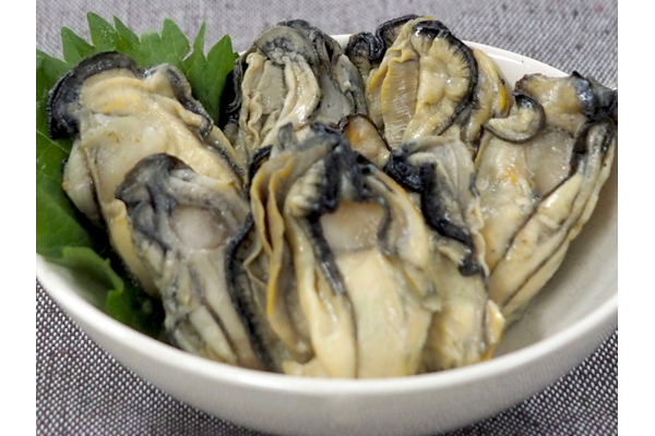 石巻産牡蠣の濃厚な旨みを凝縮したプリプリ「あぶり焼き牡蠣」と「かき燻製」