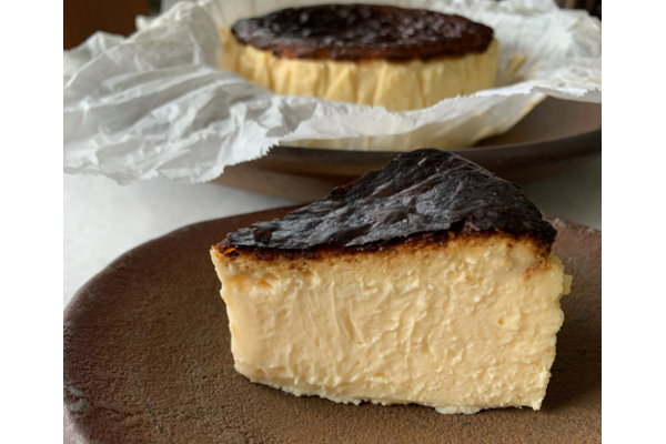 酒粕が香るバスク風チーズケーキ