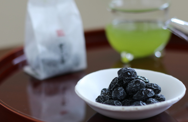 一粒に込めた京菓子へのこだわり。あずき処・宝泉堂の黒大豆菓子「しぼり豆丹波黒大寿」