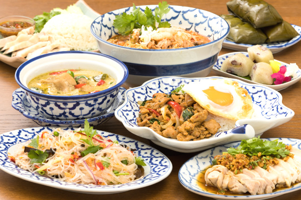 レンジで5分、タイ政府公認の本格料理が楽しめる！「ティーヌン人気5点セット」
