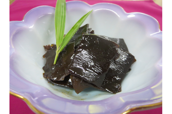伊勢醤油の香りと辛すぎない味が人気！伊勢志摩名物の昆布の佃煮「王将昆布」