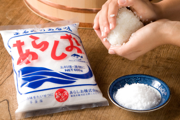 素材の甘みが驚くほど引き立つ！直火釜で炊き上げる静岡の「あらしお」と「あらしお やきしお」