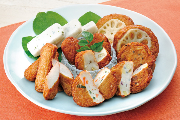 地元鹿児島の素材や調味料を使用、甘すぎないおいしさで好評のさつま揚げ「月の華バラエティセット」と「月の華チーズ入りセット」