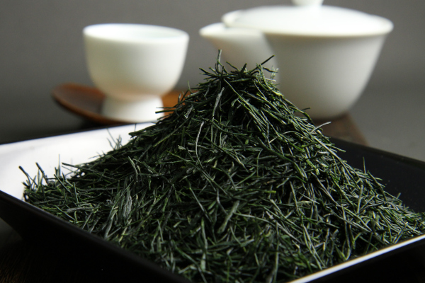パリも認めた世界最高峰の旨み。京の名匠が手摘みで仕上げた玉露「屋敷の茶」