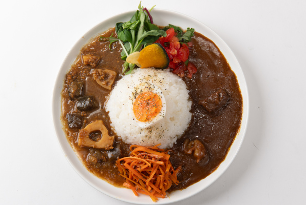 3000種類のレシピからセレクト!一度に2種類の味を味わえる「あいがけカレー」とこだわりのスープカレー