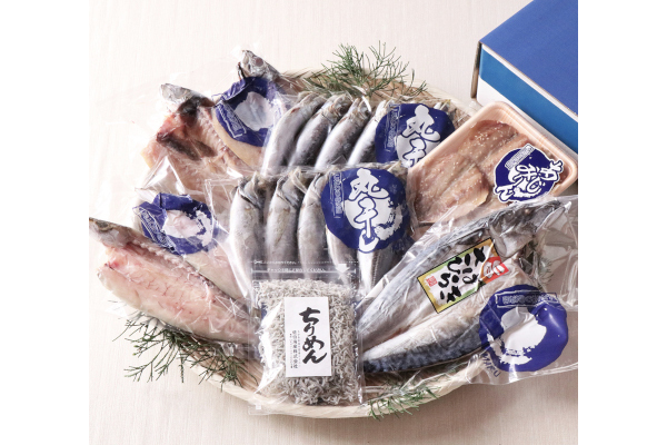 大分の恵みをお届け。創業120年の老舗の干物セット「◯(まる)のギフト 青」とご飯のお供が詰まった「満喫セット」