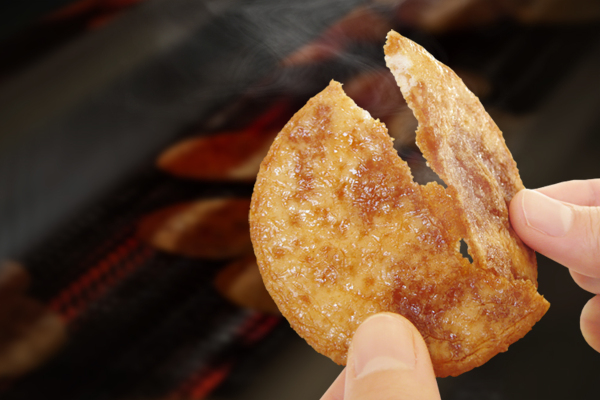 ザクッ、もっちり、驚きの生食感！「焼きたて直送便 ぬれやき煎」と割れ目から染み込む醤油と昆布の旨み「昆布だし わりやき」