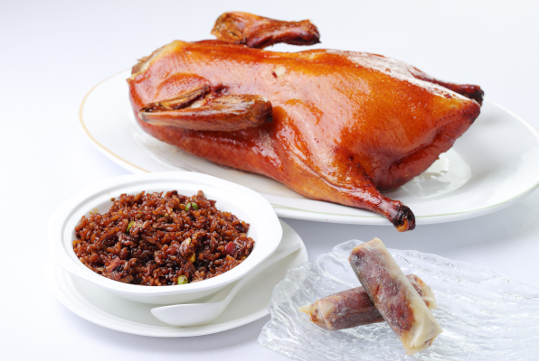 ミシュラン掲載!中国飯店の味をご家庭で。「北京ダック2本と鴨肉入りたまり醤油の五目炒飯セット」と「中国飯店選べるギフト」