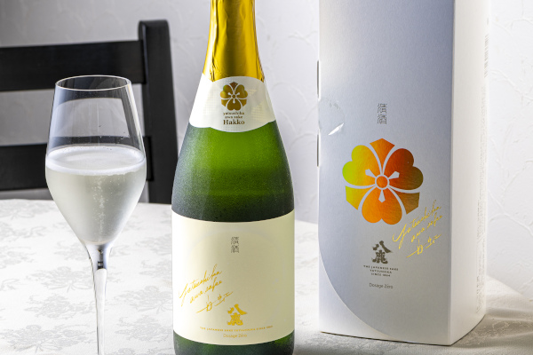 ANAファーストクラスにも採用！スパークリング日本酒「八鹿 awa sake 白虹」と、香り高い焼酎「銀座のすずめ aged7years」