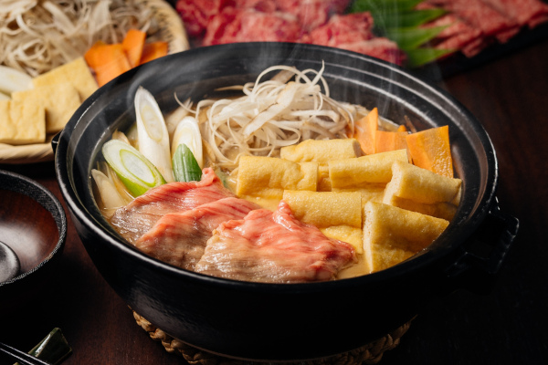 最高ランクの和牛と風味豊かなごぼうが引き立て合う！「とやま和牛 ごぼ鍋」