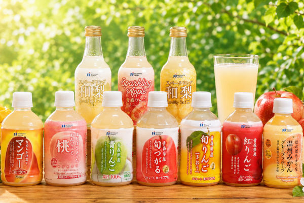 まるでりんごを丸かじり！「青りんごジュース 王林種100％」と「紅りんごジュース ストレート 100％」