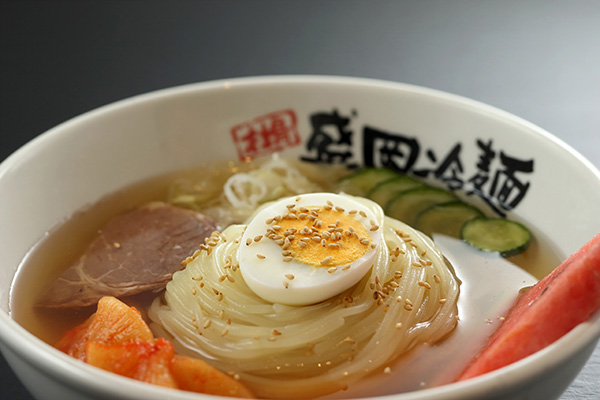 「やまなか家【冷凍】やまなか家伝統の味本場盛岡冷麺！2食入り」（2人前：冷凍スープ180ml×2、冷凍麺170g×2、冷凍冷麺キムチ50g×2 要冷凍）